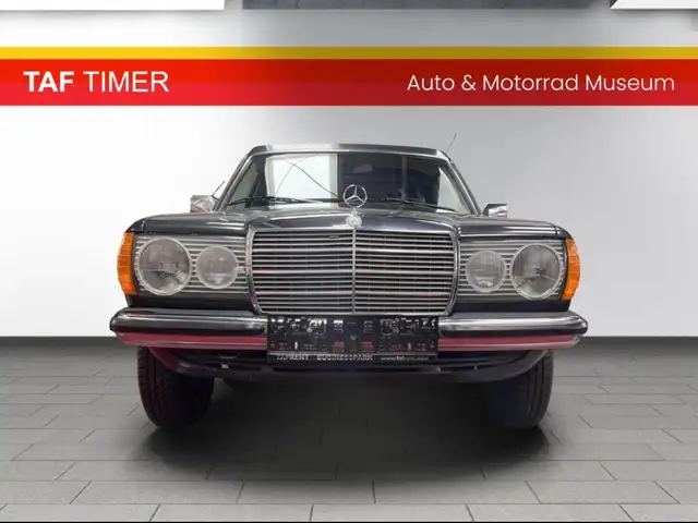 Mercedes-Benz Unknown Model view 2