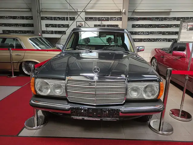 Mercedes-Benz Unknown Model view 3