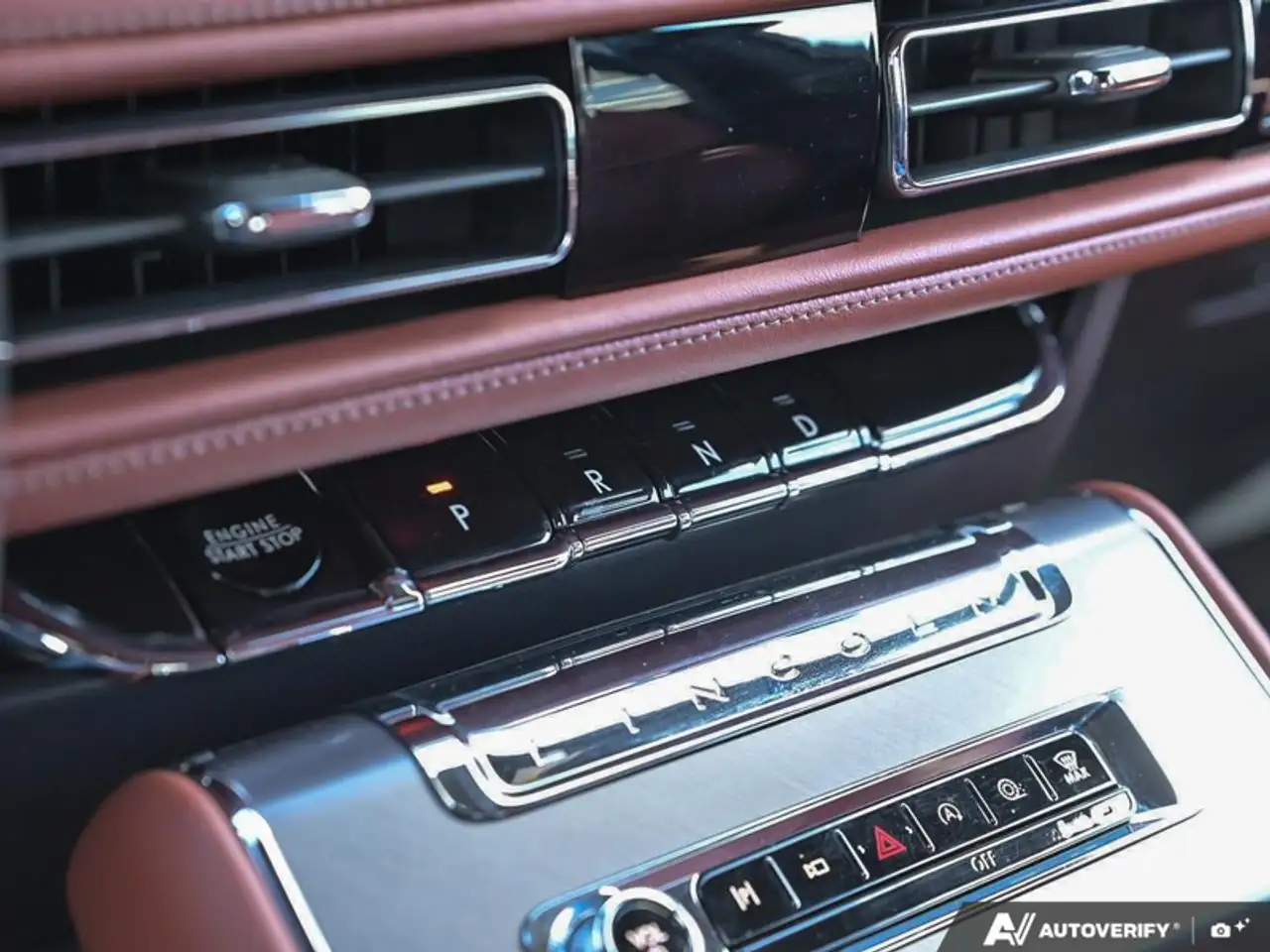 Lincoln Aviator снимка Lincoln Aviator