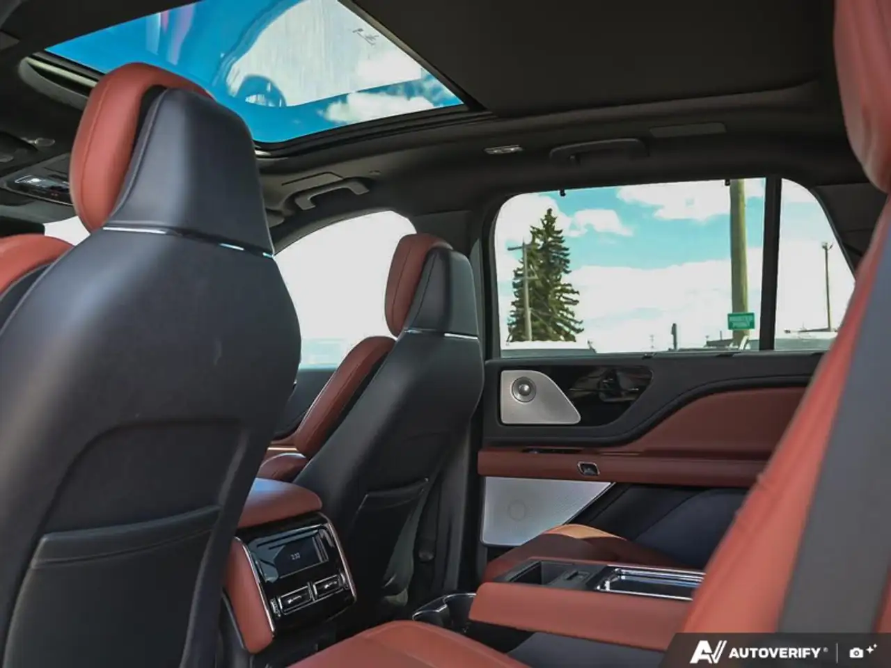 Lincoln Aviator снимка Lincoln Aviator