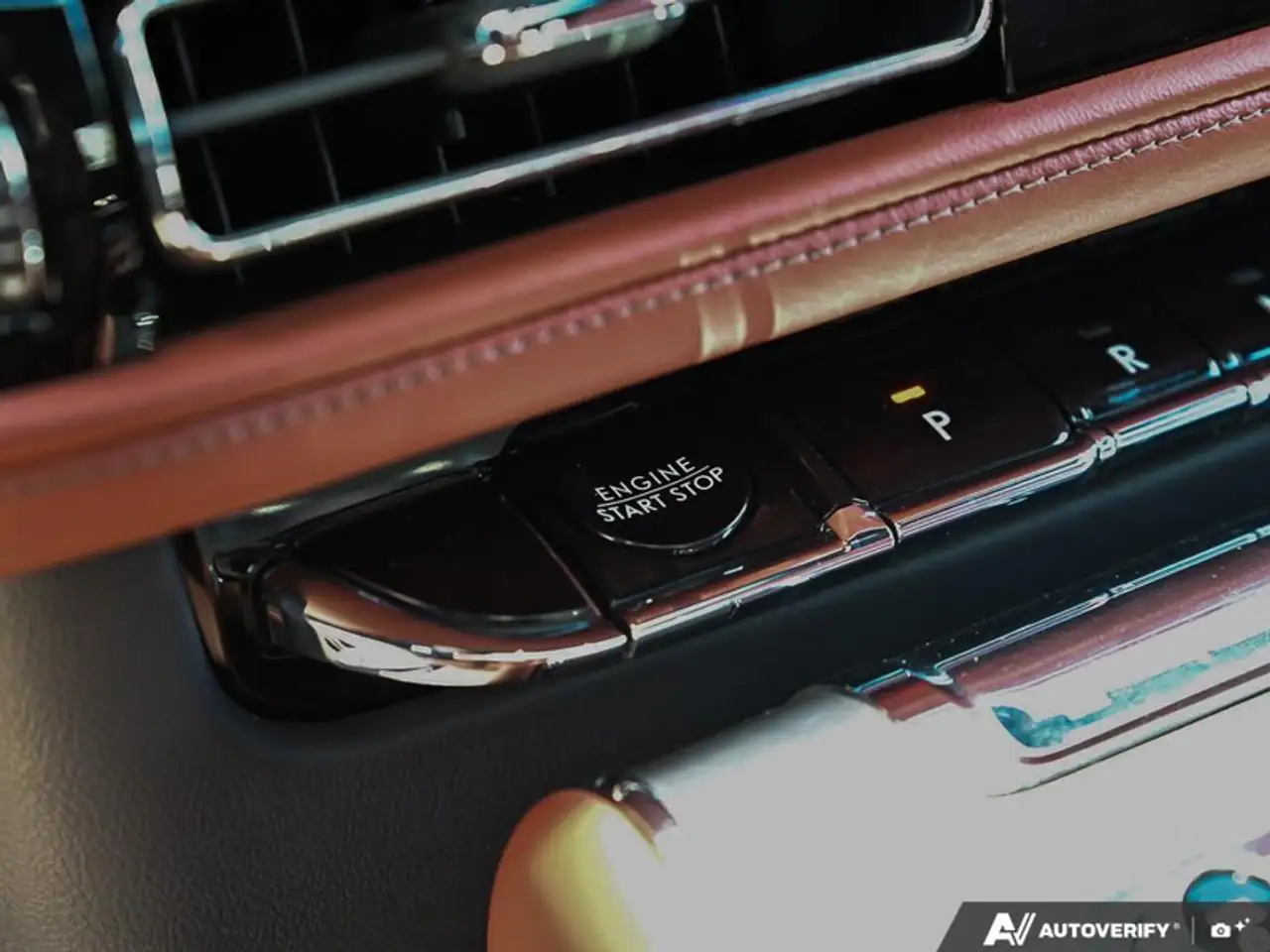 Lincoln Aviator снимка Lincoln Aviator