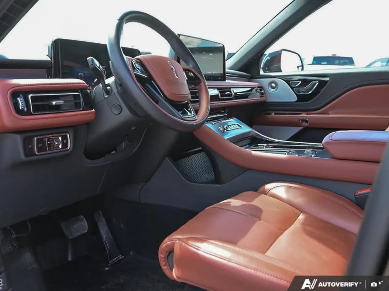 Lincoln Aviator снимка Lincoln Aviator