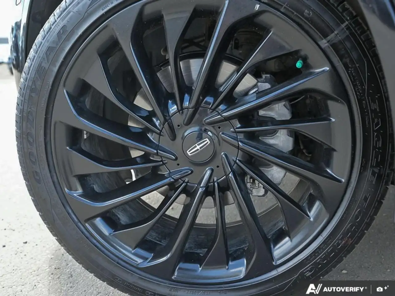 Lincoln Aviator снимка Lincoln Aviator