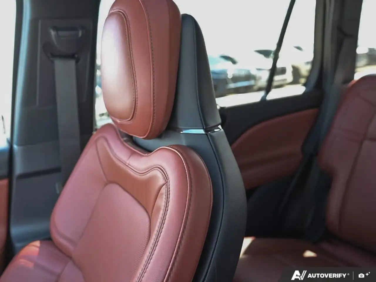 Lincoln Aviator снимка Lincoln Aviator