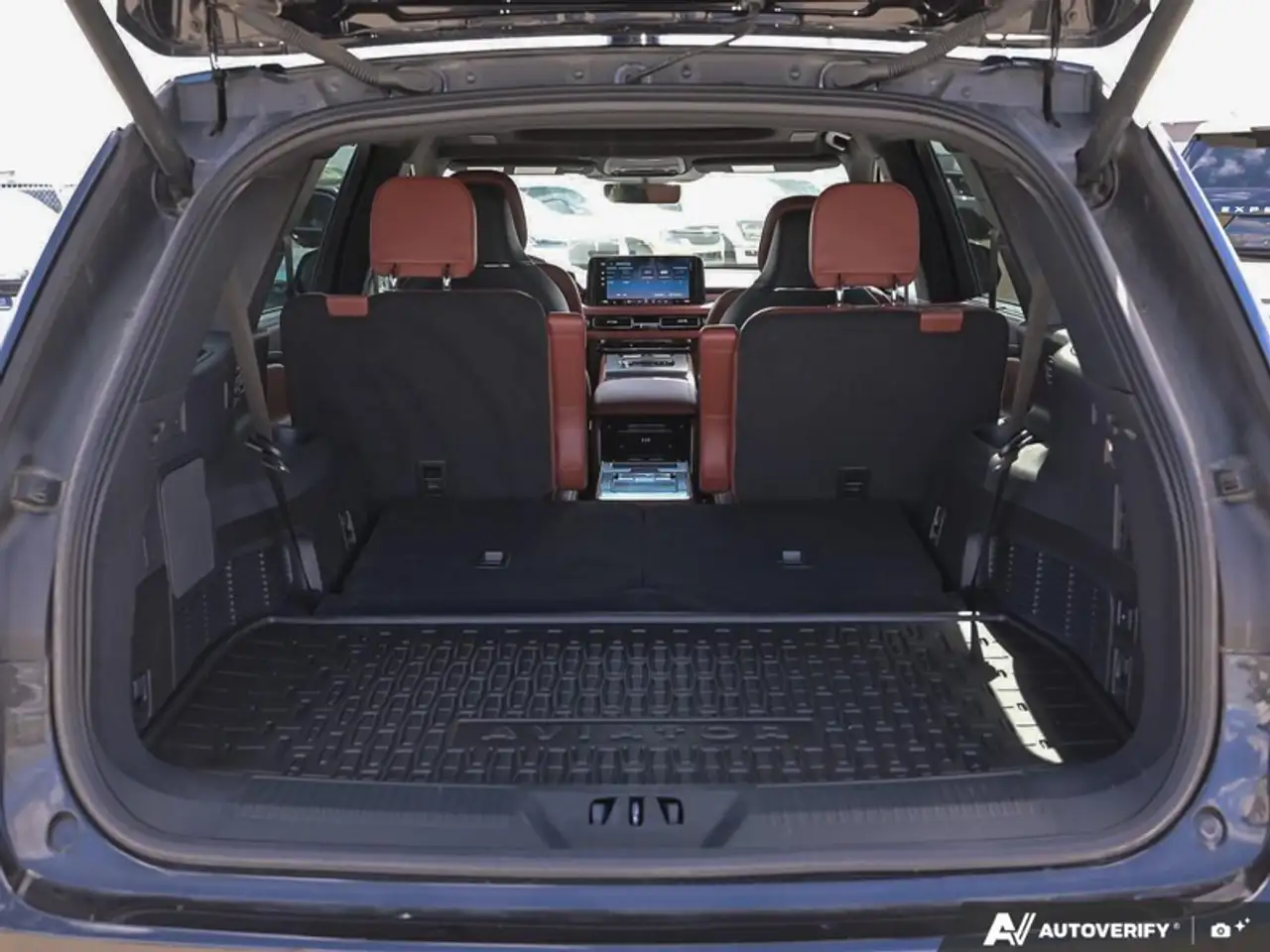 Lincoln Aviator снимка Lincoln Aviator