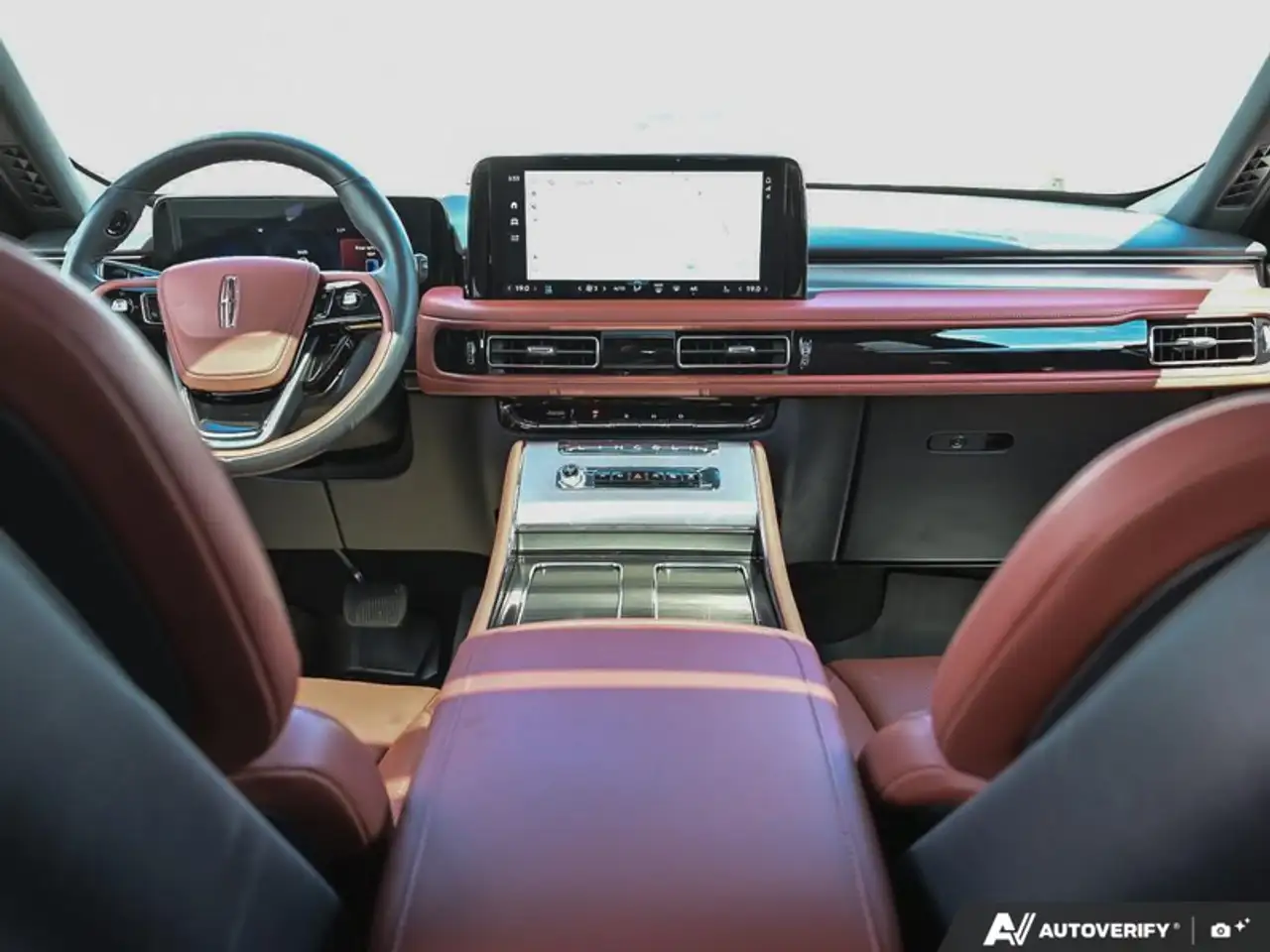 Lincoln Aviator снимка Lincoln Aviator
