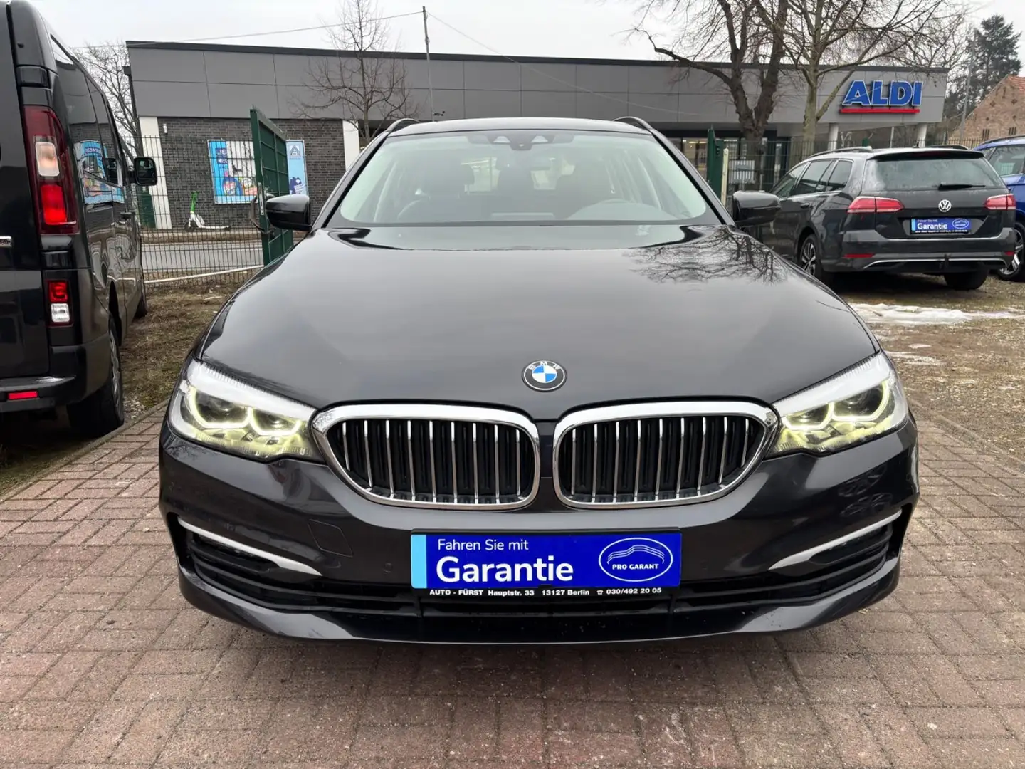 BMW 520 d Touring+AUTOM+NAVI+LEDER+AHK Grau - 2