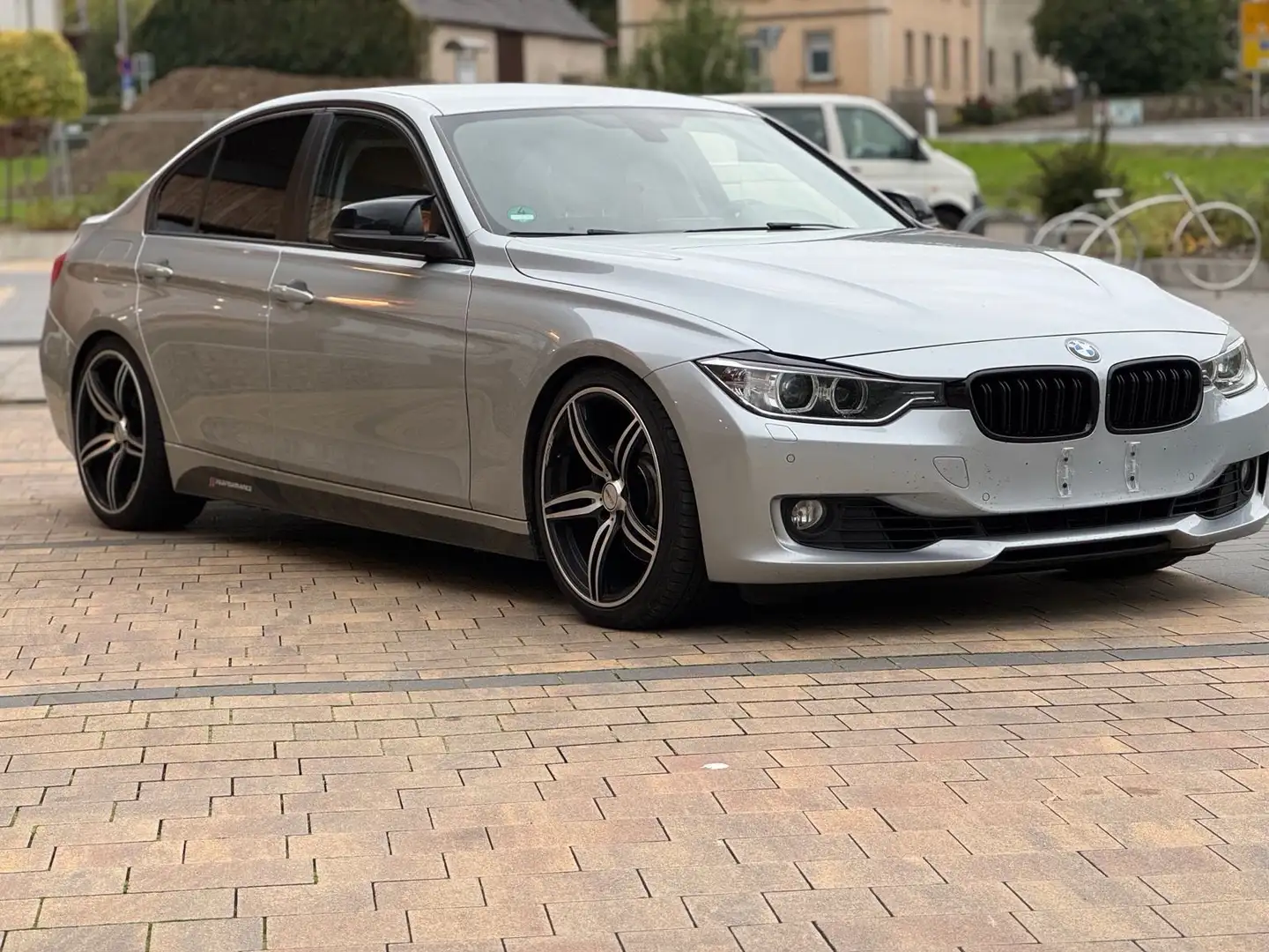 BMW 328 328 i Silber - 2