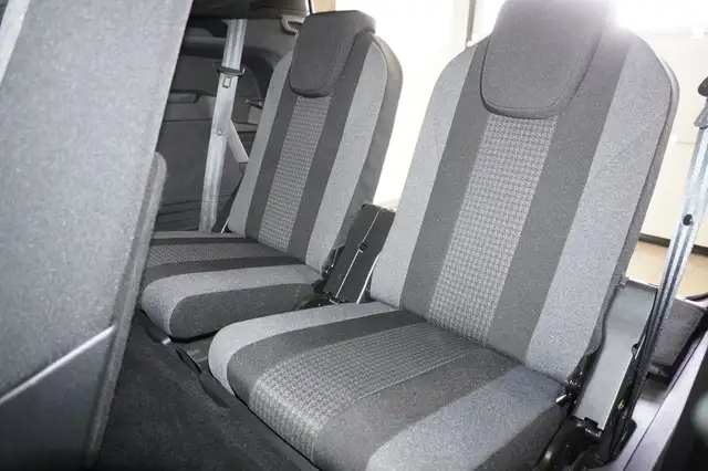 Peugeot 5008 view 10