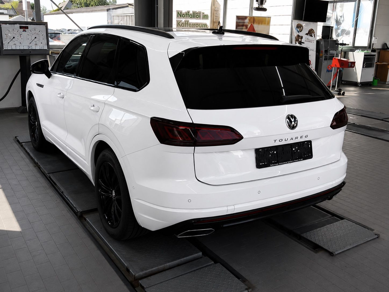 Volkswagen Touareg R-Line 4Motion/AHK/LUFT/KAMERA/PANO/BLAC — photo 2