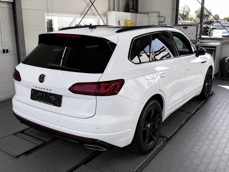 Volkswagen Touareg R-Line 4Motion/AHK/LUFT/KAMERA/PANO/BLAC — photo 3