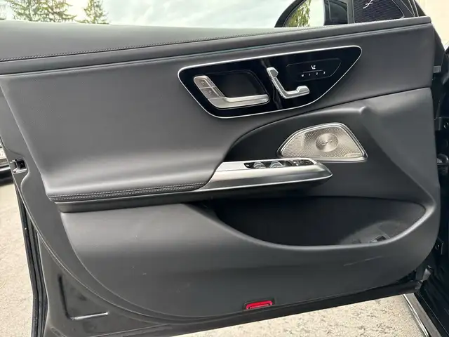 Mercedes-Benz 300 view 11