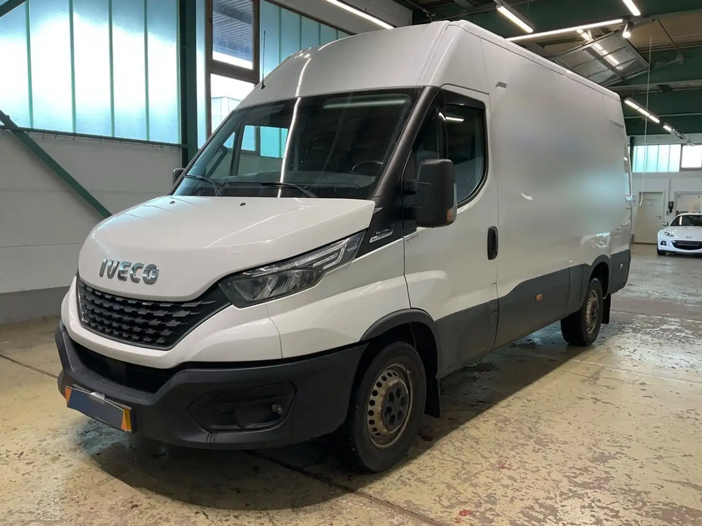 Iveco Daily 3.0 D 3520L L3H2 AUTOMATIK CAM 3,5tAHK LED Weiß - 2