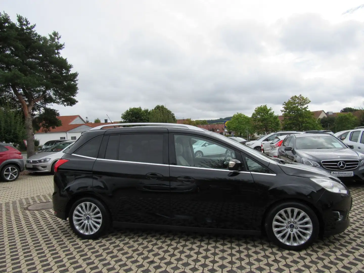 Ford Grand C-Max Grand PDC/KAMERA/PANO/NAVI Schwarz - 2
