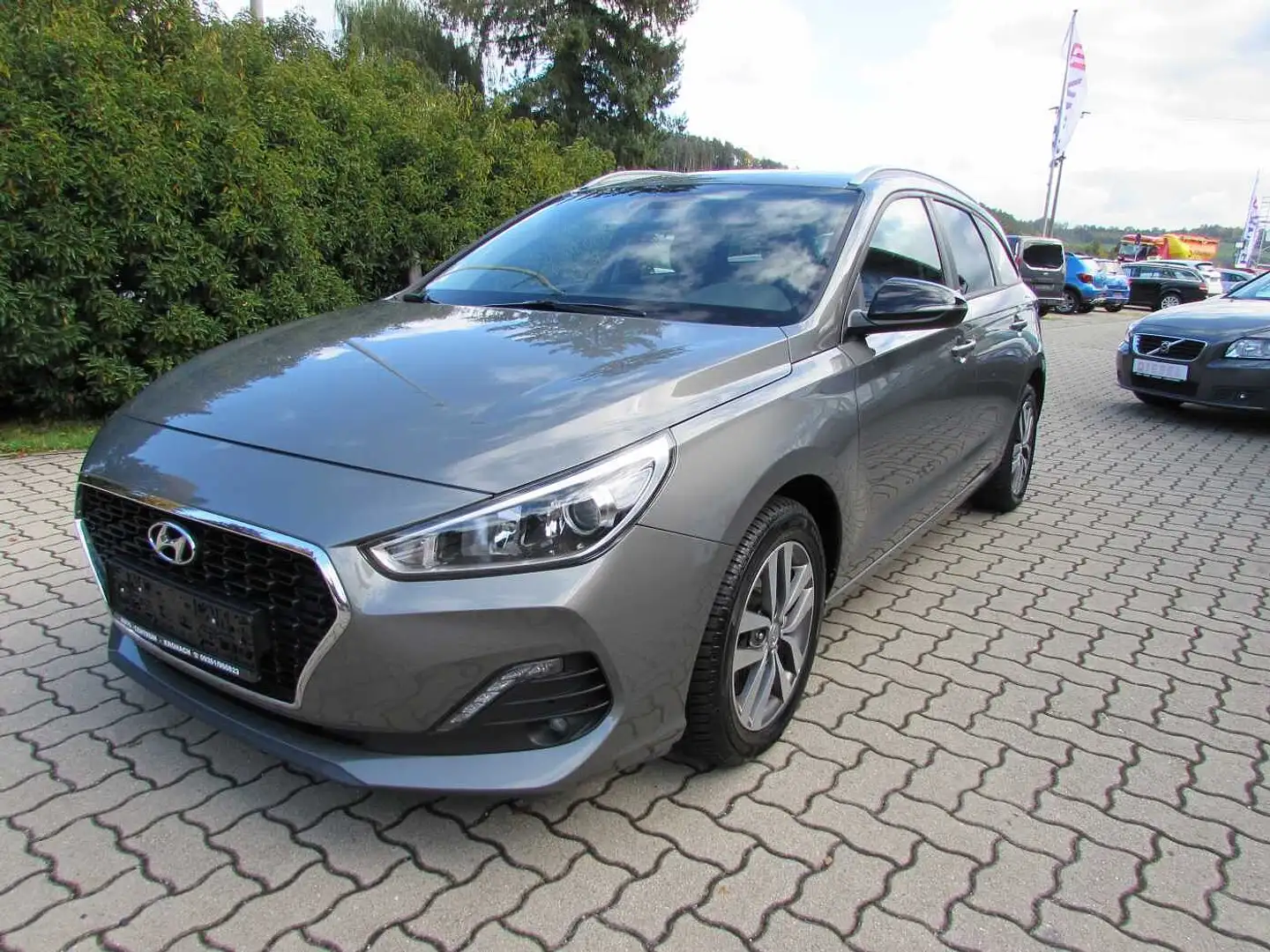 Hyundai i30 cw 1.6 CRDI YES! 'Navi/SHZ' Gris - 1