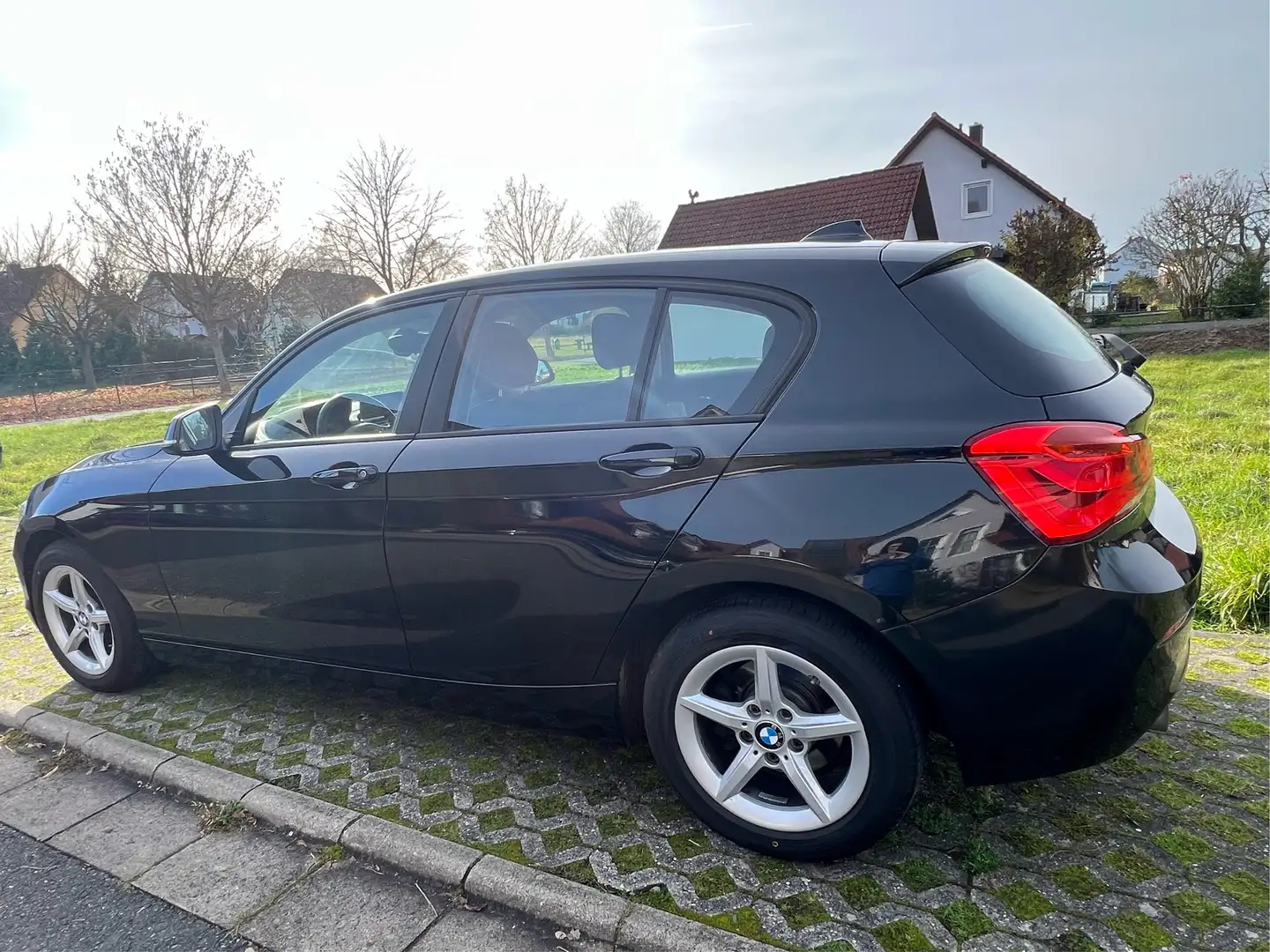 BMW 118 Advantage 5tg/Navi/GRA/SHZ/PDC/AHK/Scheckh-gepfl. Černá - 2