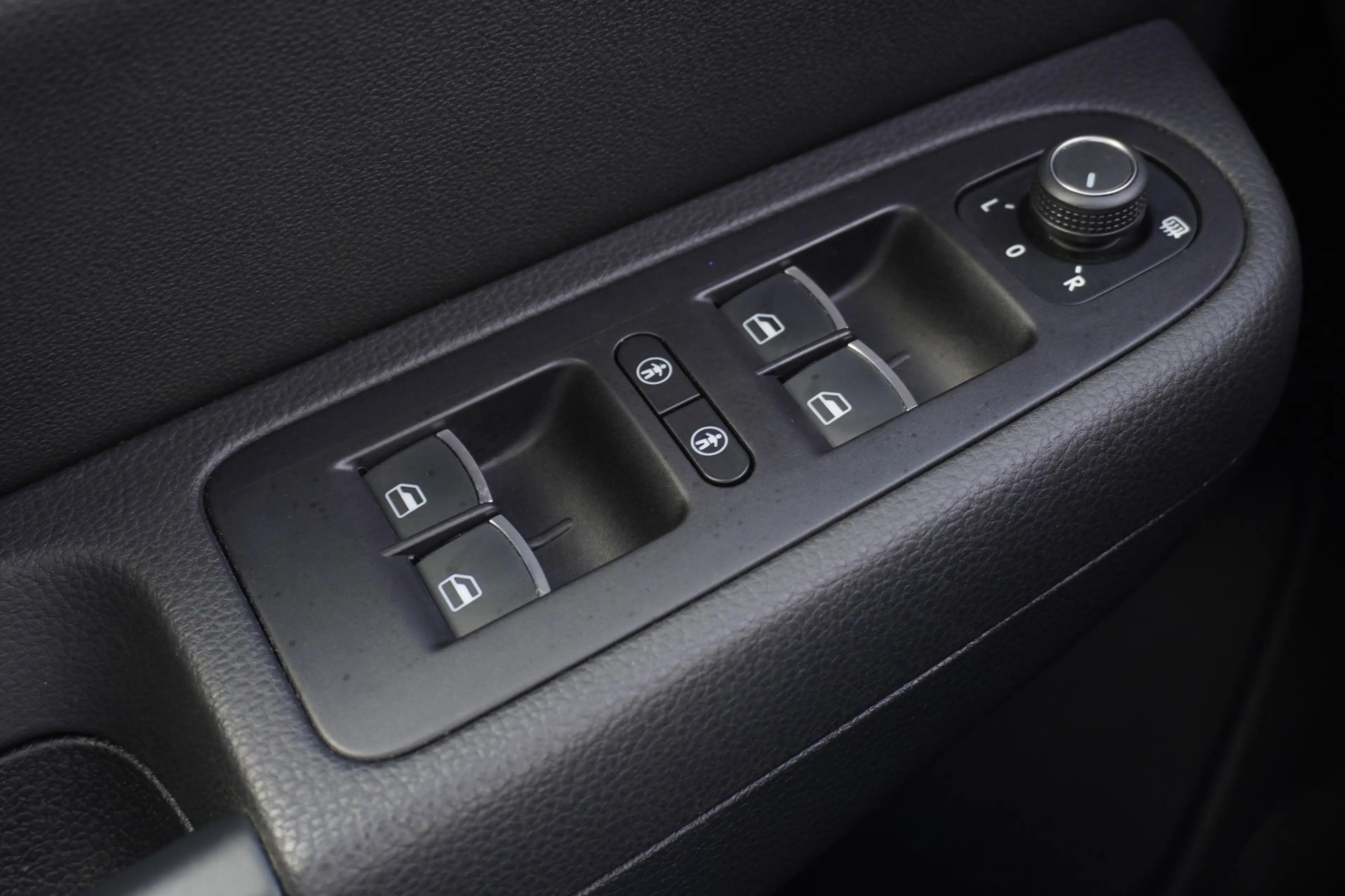 SEAT Alhambra 1.4 TSI DSG FR Bi-Xenon Navi 7-Sitzer — photo 21