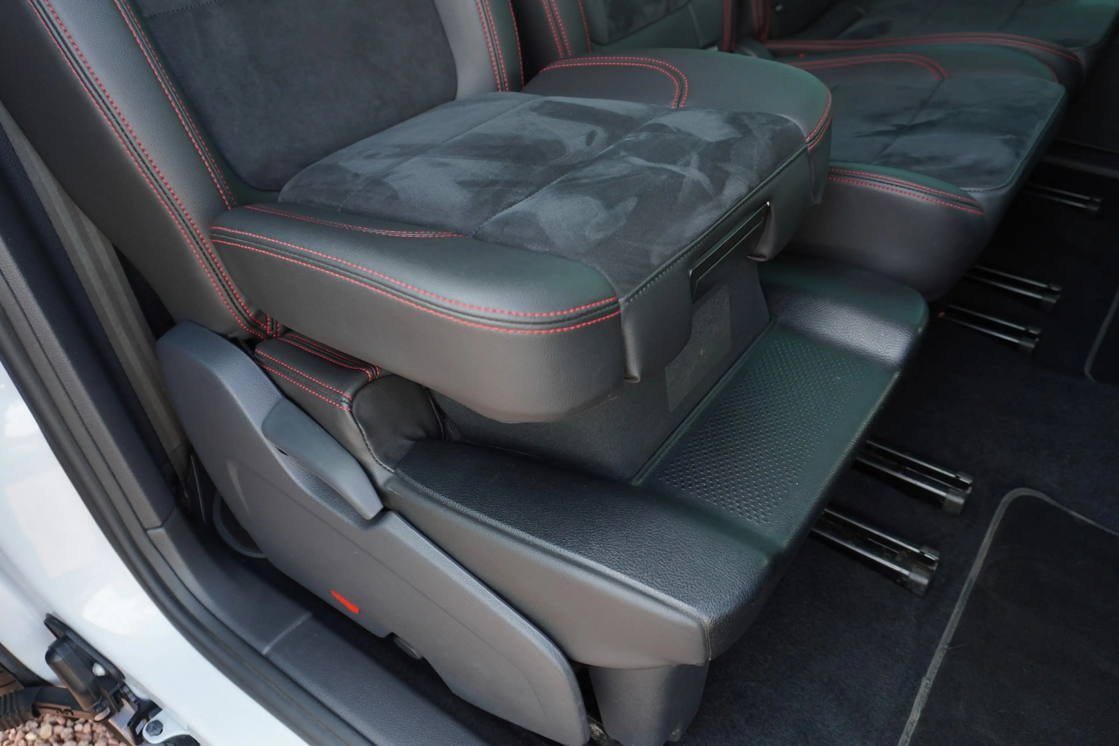 SEAT Alhambra 1.4 TSI DSG FR Bi-Xenon Navi 7-Sitzer — photo 30