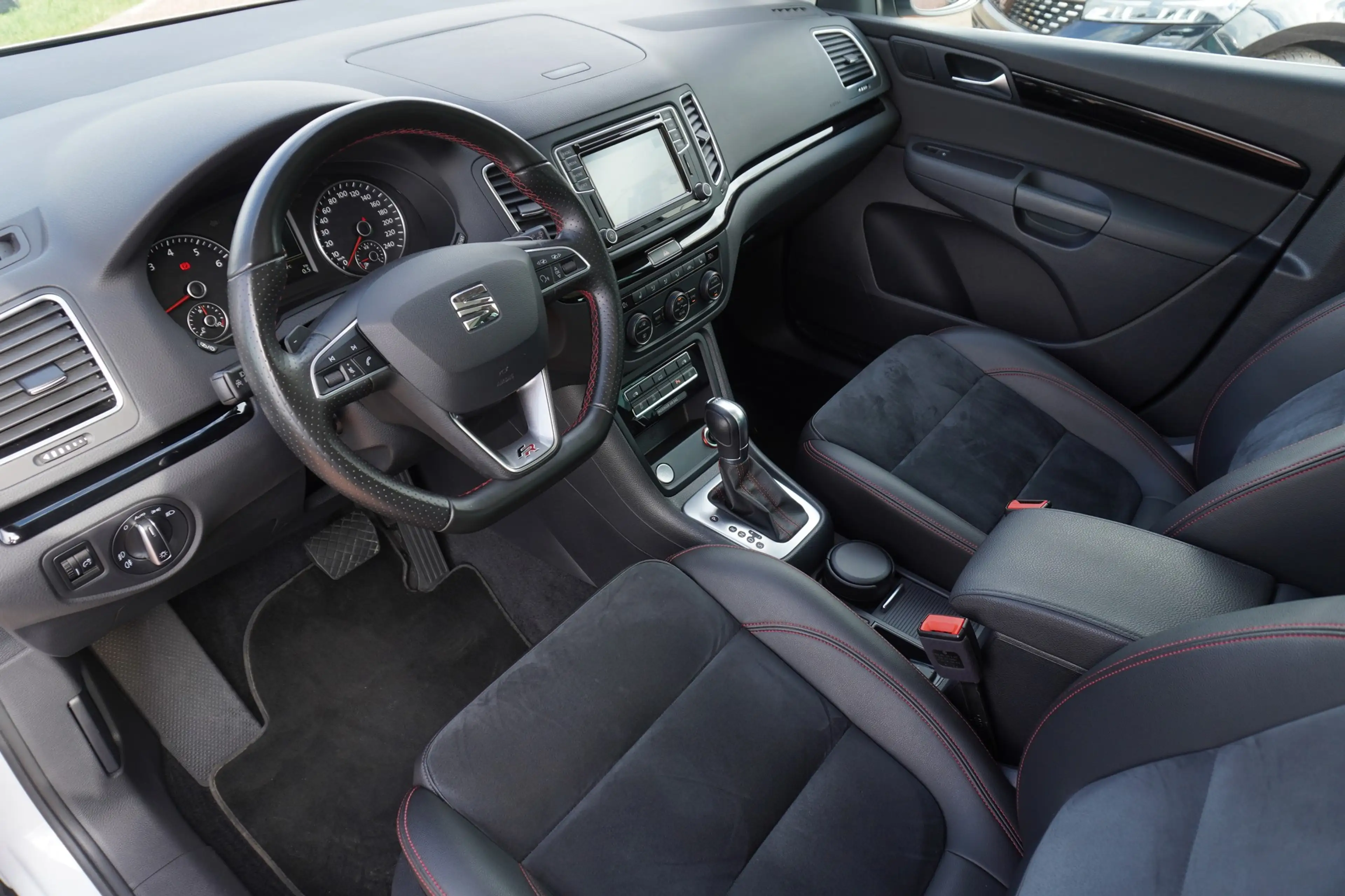 SEAT Alhambra 1.4 TSI DSG FR Bi-Xenon Navi 7-Sitzer — photo 9