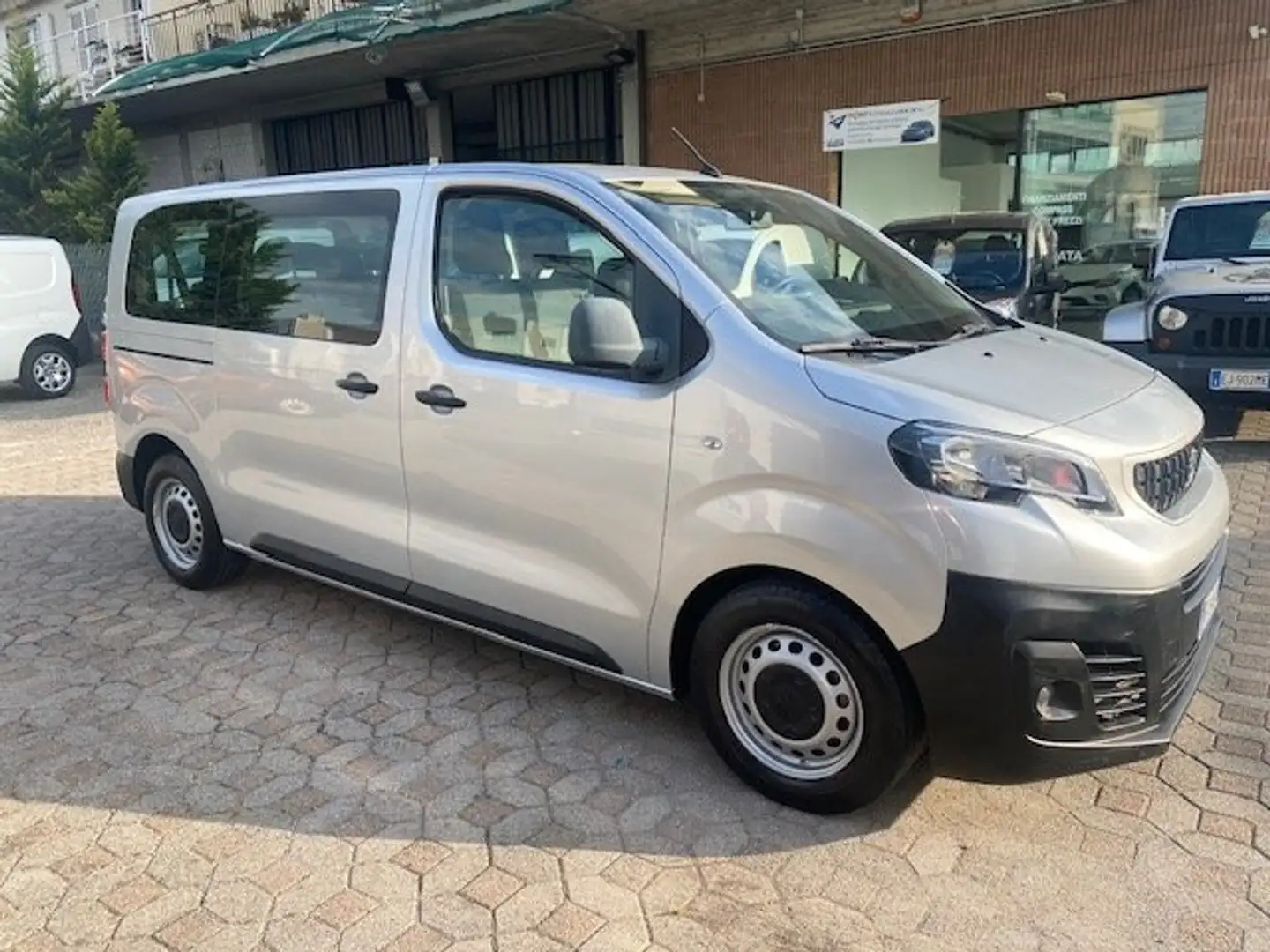 Peugeot Expert 1.5 blue hdi 120 cv Combi 9 posti Silber - 2