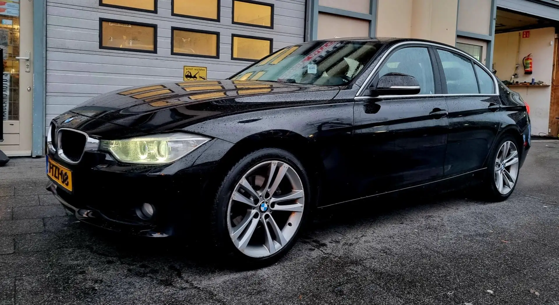 BMW 316 3-serie 316i High Executive M-pakket Leer Automaat Zwart - 2