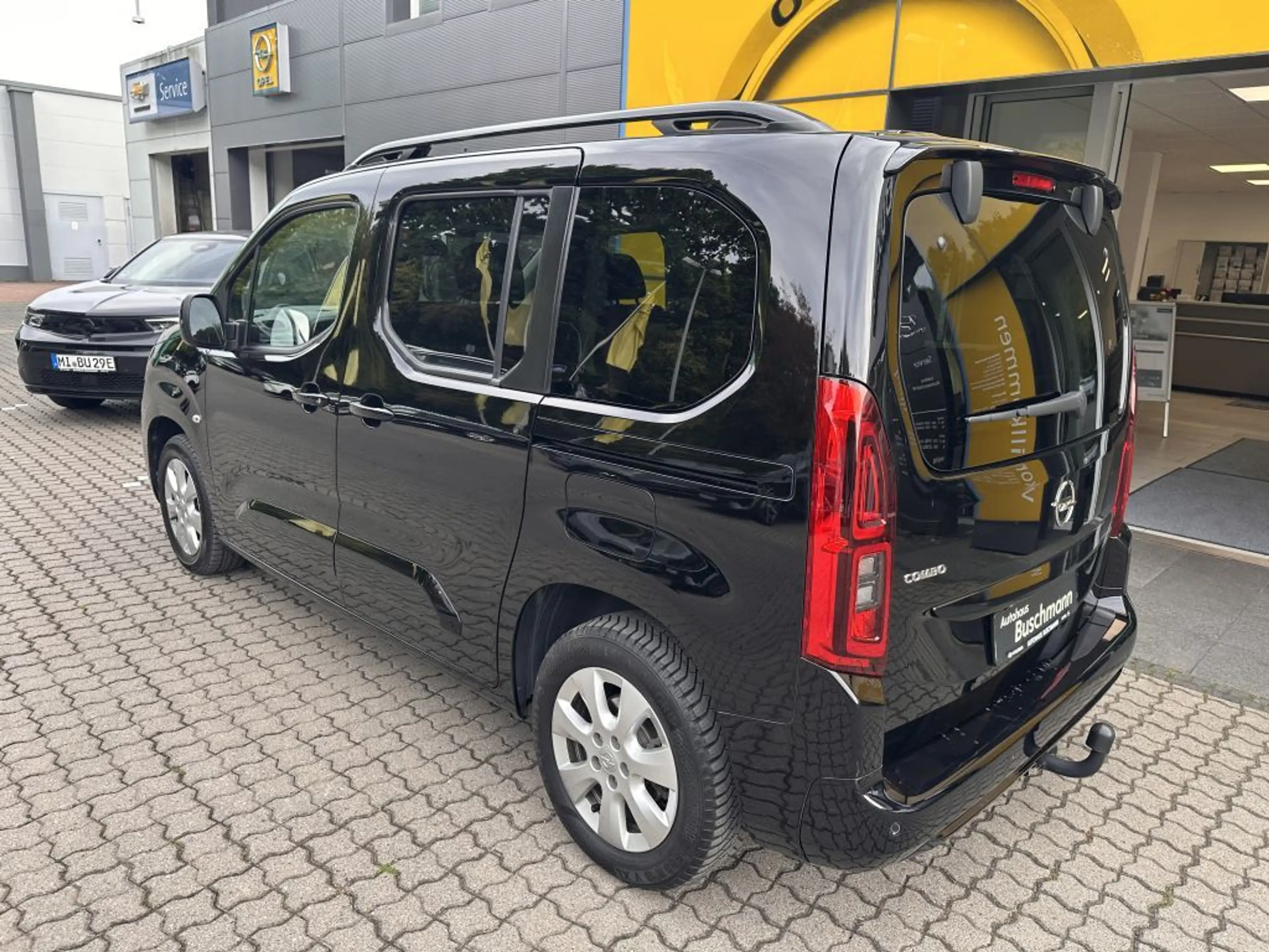 Opel Combo Life Ultimate AT +AHK+RFK+ — photo 6