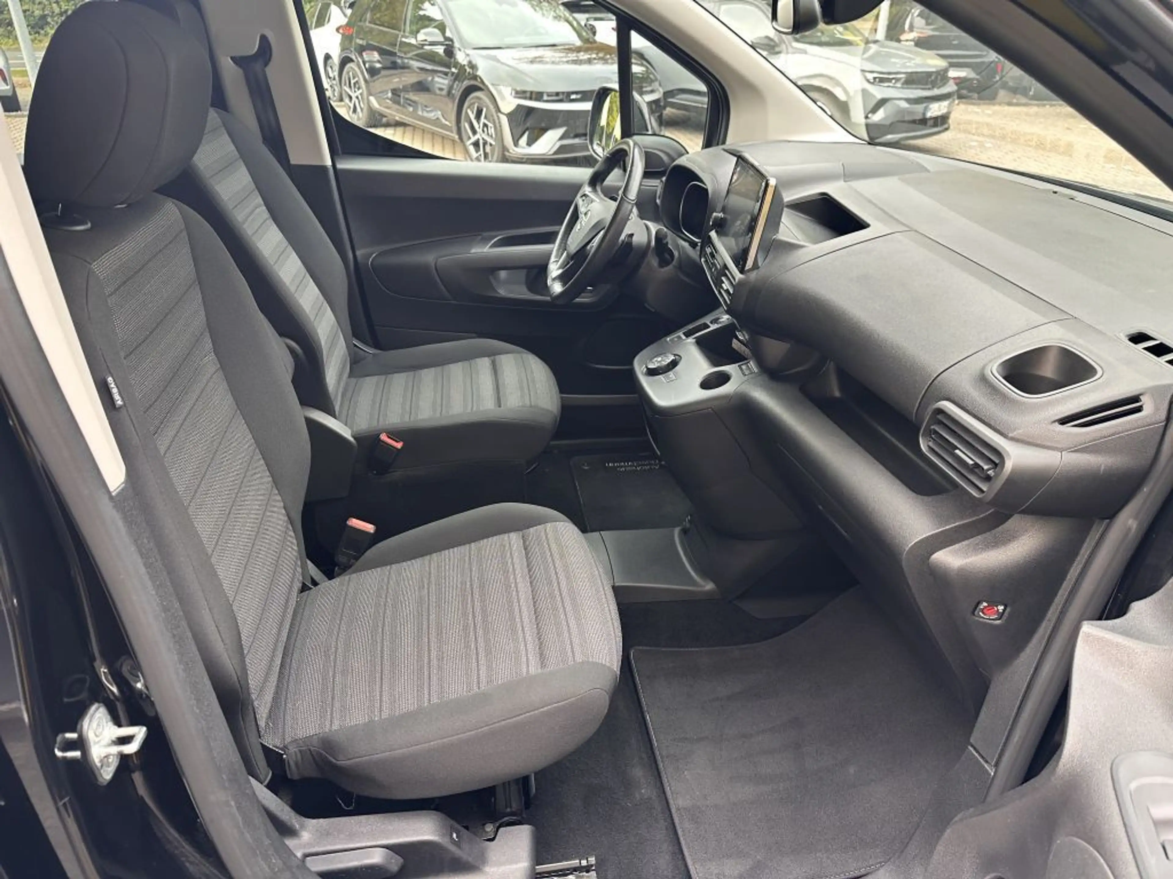Opel Combo Life Ultimate AT +AHK+RFK+ — photo 8
