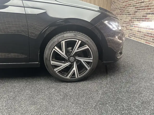Volkswagen Polo view 8