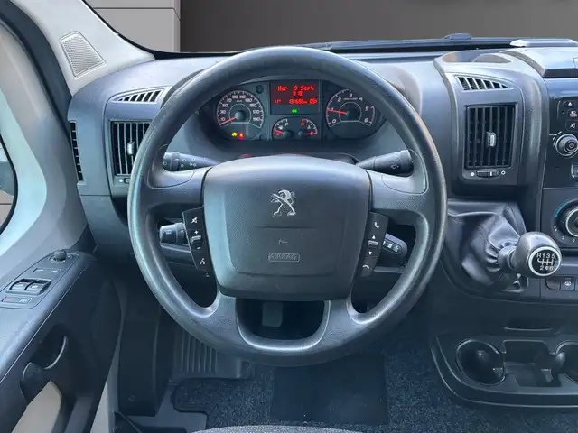 Peugeot Boxer view 13