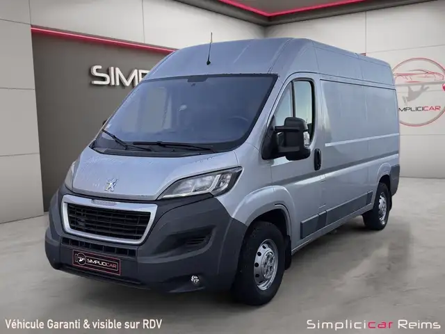 Peugeot Boxer view 3