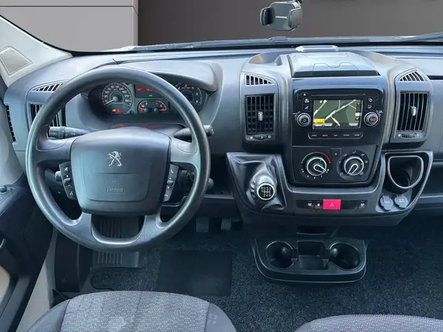 Peugeot Boxer view 10