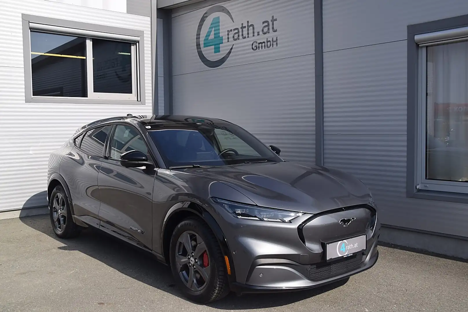 Ford Mustang Mach-E AWD Elektro Extended Range / NETTO: 24.066 € Grau - 1