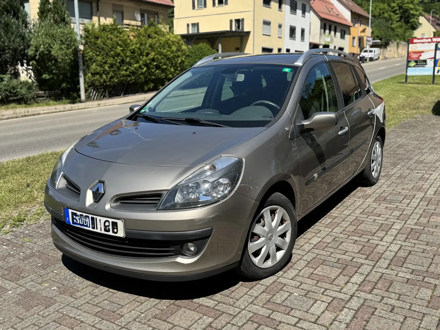 Renault Clio 1.2 TCE Grandtour TÜV NEU KLIMA SERVO Braun - 1
