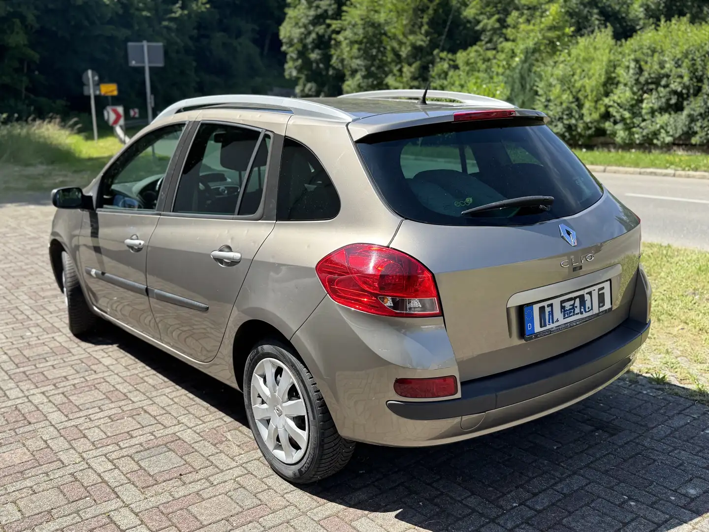 Renault Clio 1.2 TCE Grandtour TÜV NEU KLIMA SERVO Braun - 2