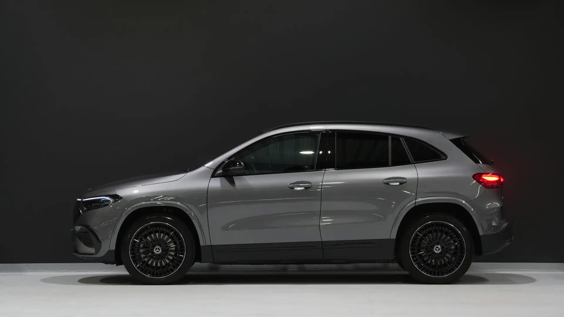 Mercedes-Benz EQA 250 EQA 250+ AMG RHD RECHTSLENKER EXPORT AMG Line LED Серый - 2