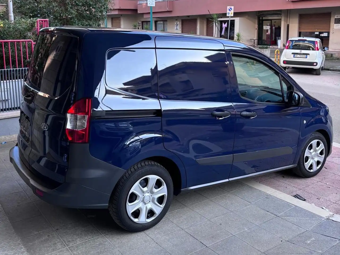 Ford TRANSIT COURIER Azul - 2