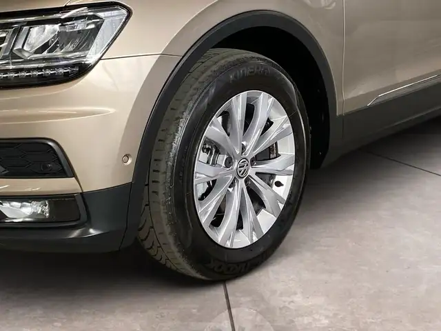 Volkswagen Tiguan view 15