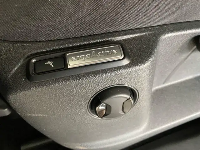 Volkswagen Tiguan view 13