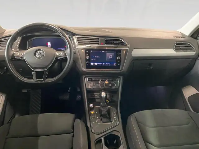 Volkswagen Tiguan view 5