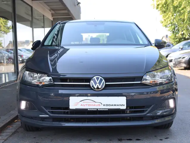 Volkswagen Polo view 4