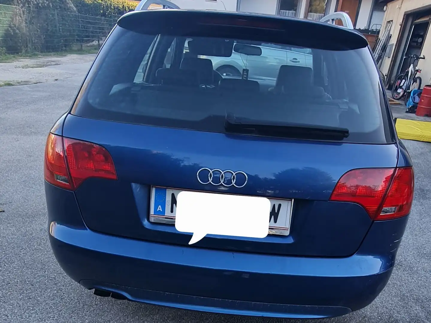 Audi A4 8E Blau - 1