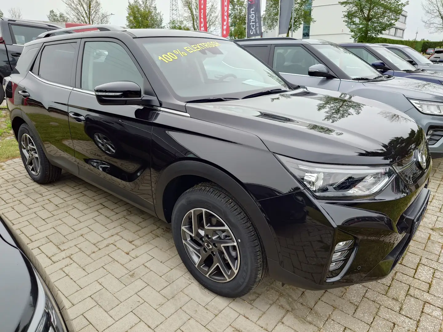 SsangYong Korando E-Motion PLATINUM / Wärmepumpe Černá - 2
