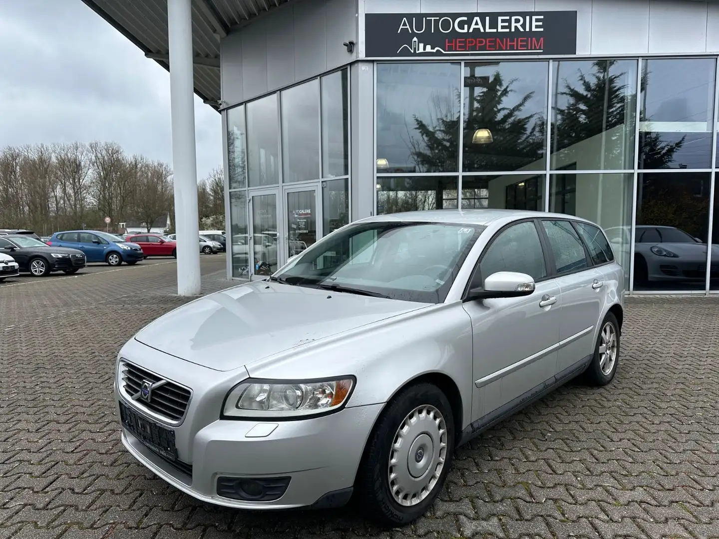 Volvo V50 Kombi 1.8 Kinetic/Klima/AHK Plateado - 1