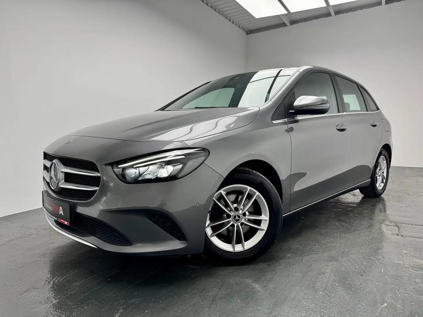 Mercedes-Benz B 180 1.3 KAT Metallic+KAMERA+AHK+LED+LEDER+NAVI Grau - 1