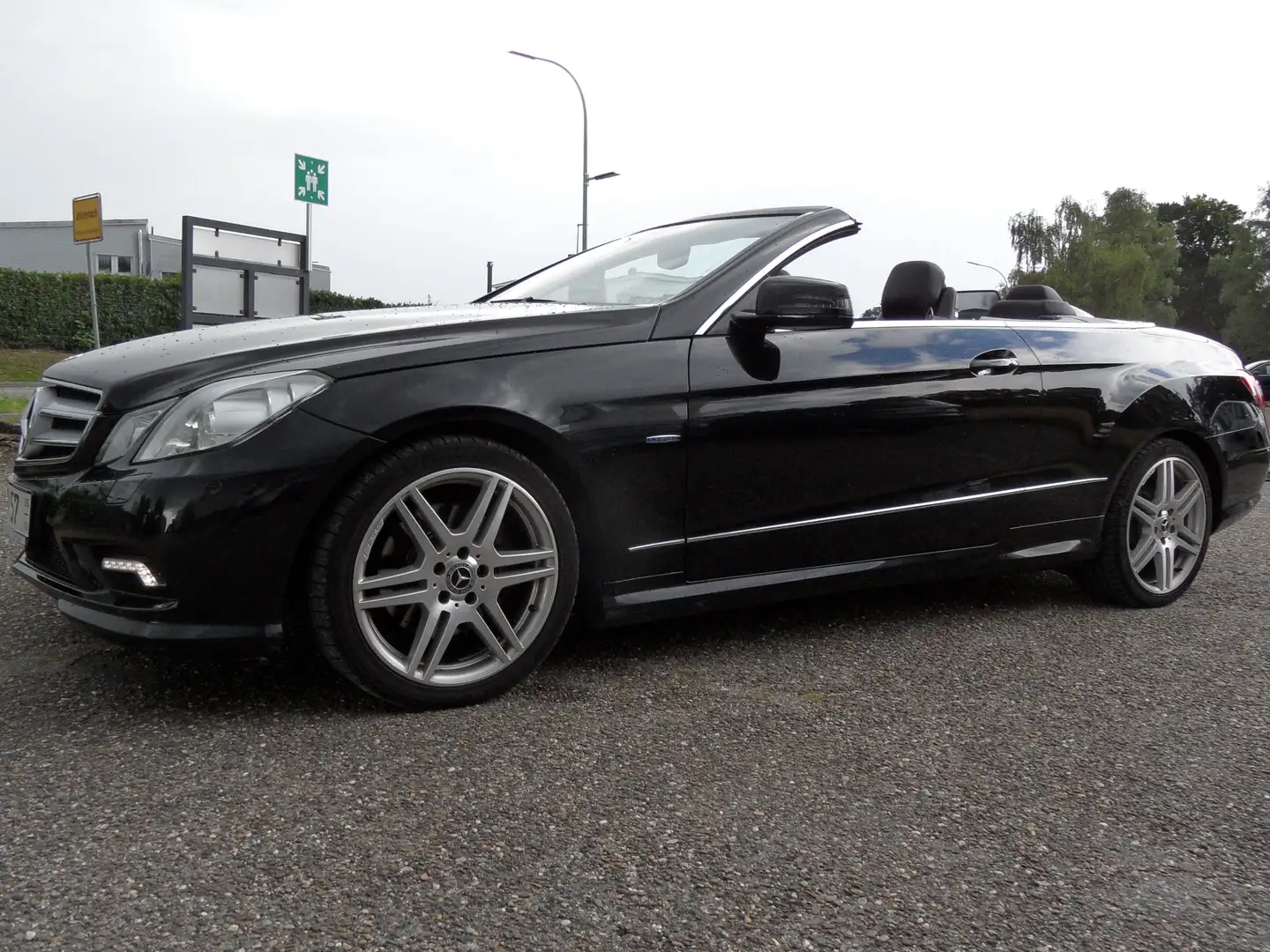 Mercedes-Benz E 200 E 200 CGI BlueEfficiency (207.448) Cabrio AMG Line Noir - 1