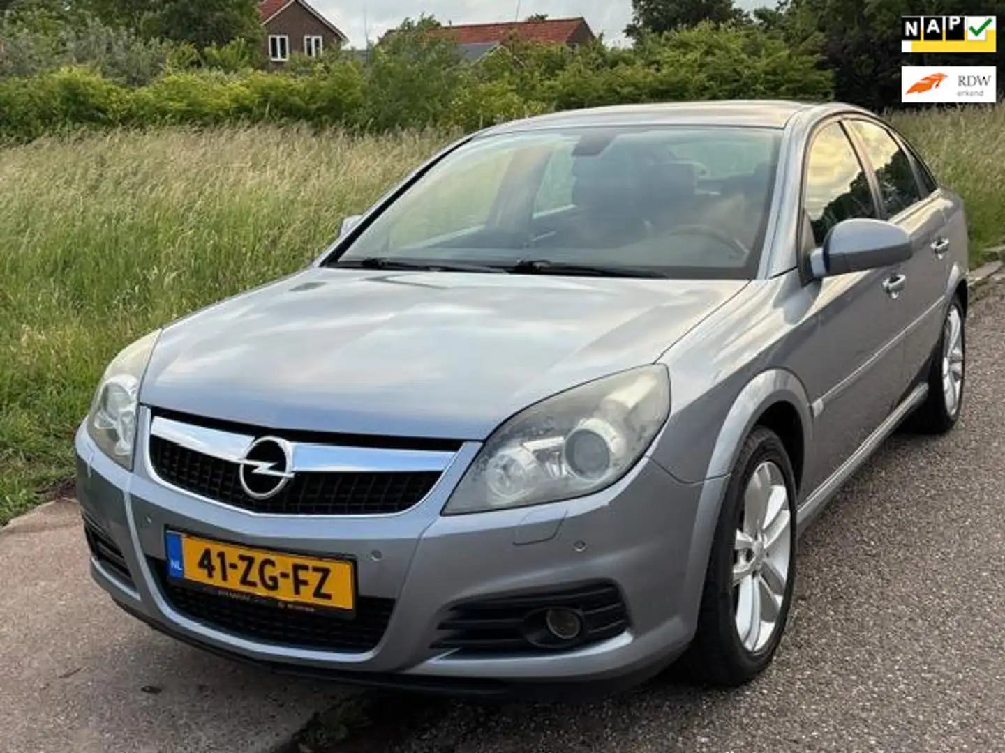 Opel Vectra GTS 2.2-16V Temptation Excellence ECC Leder/Stof S Gris - 1