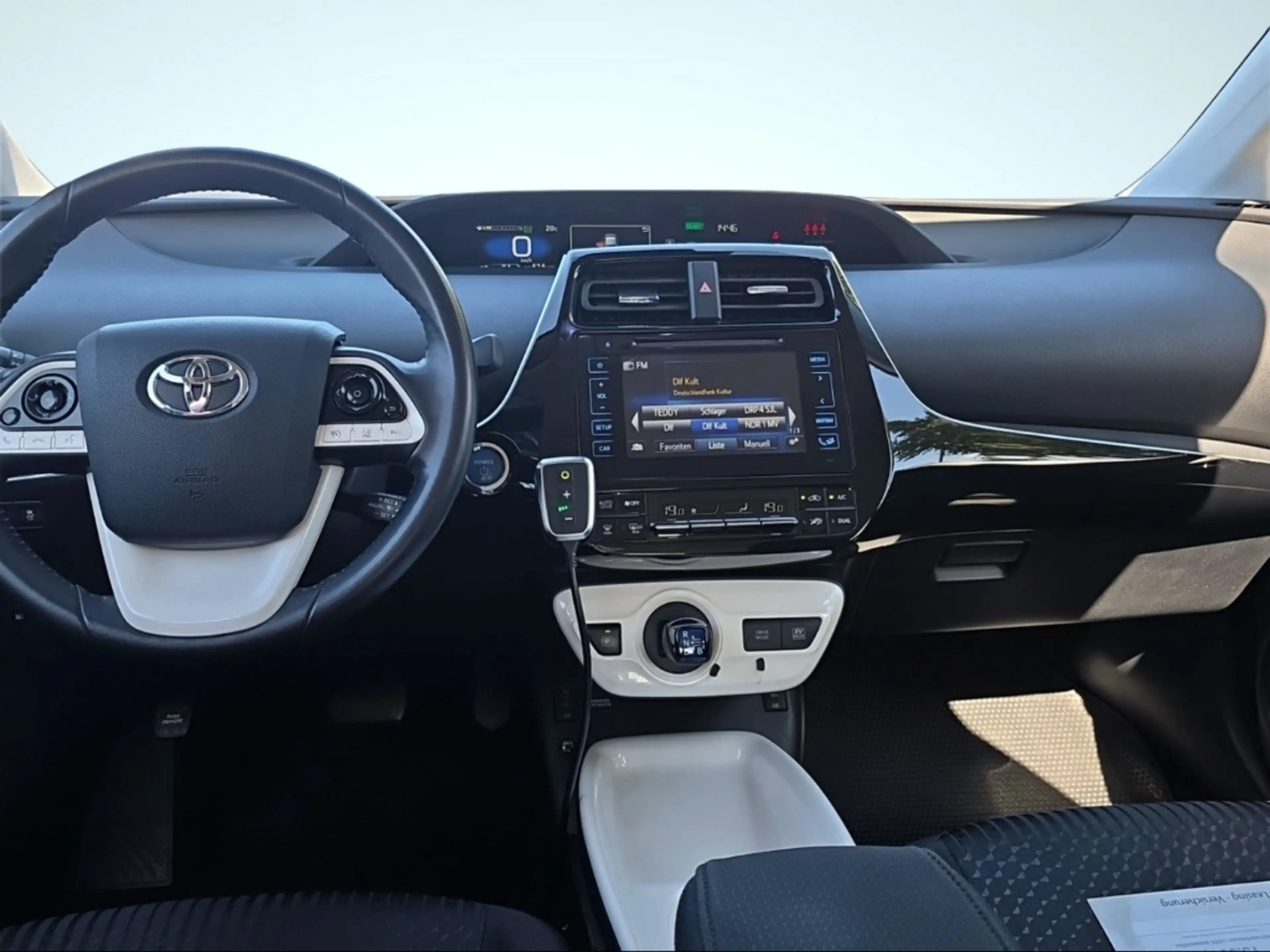 Toyota Prius Comfort ZV SHZ LED Rückfahrkam. HUD Klima Keyless — photo 6