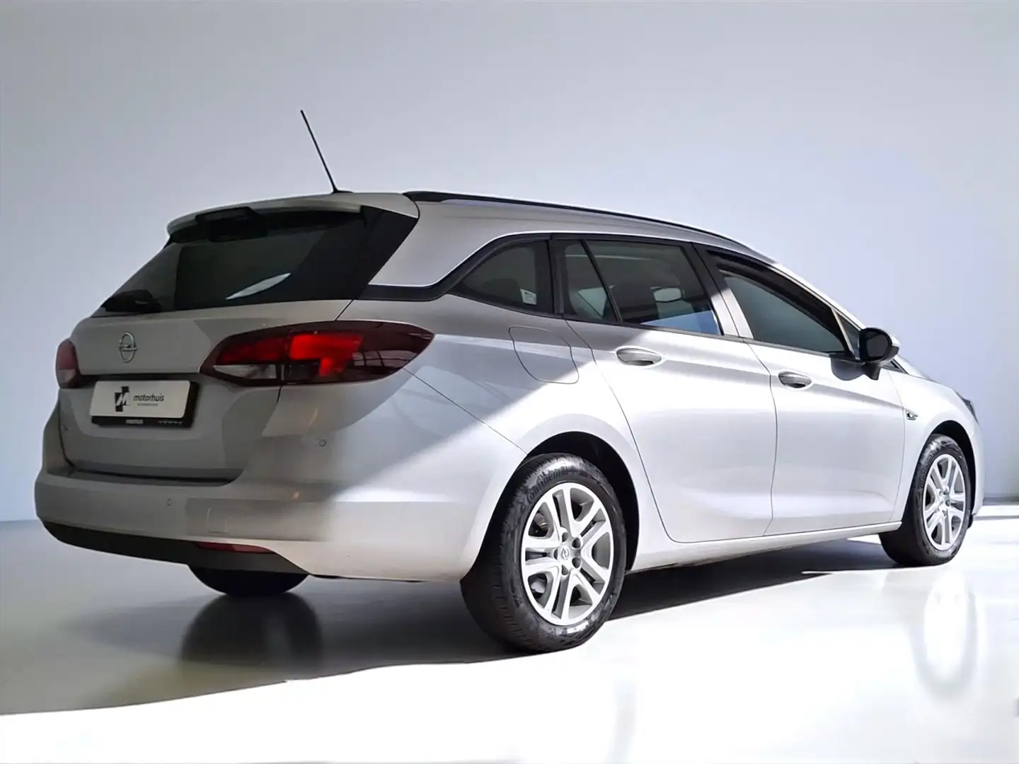 Opel Astra Sports Tourer 1.4 Turbo 145pk Edition AUTOMAAT NAV Grijs - 2
