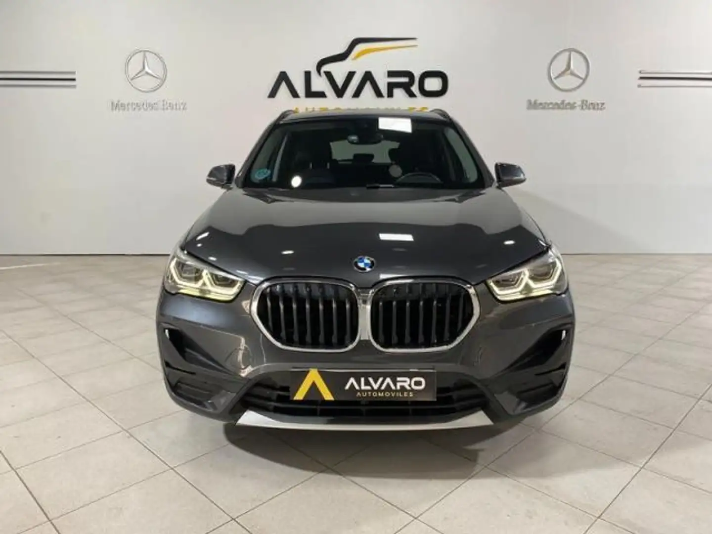 BMW X1 sDrive 18dA Gris - 2
