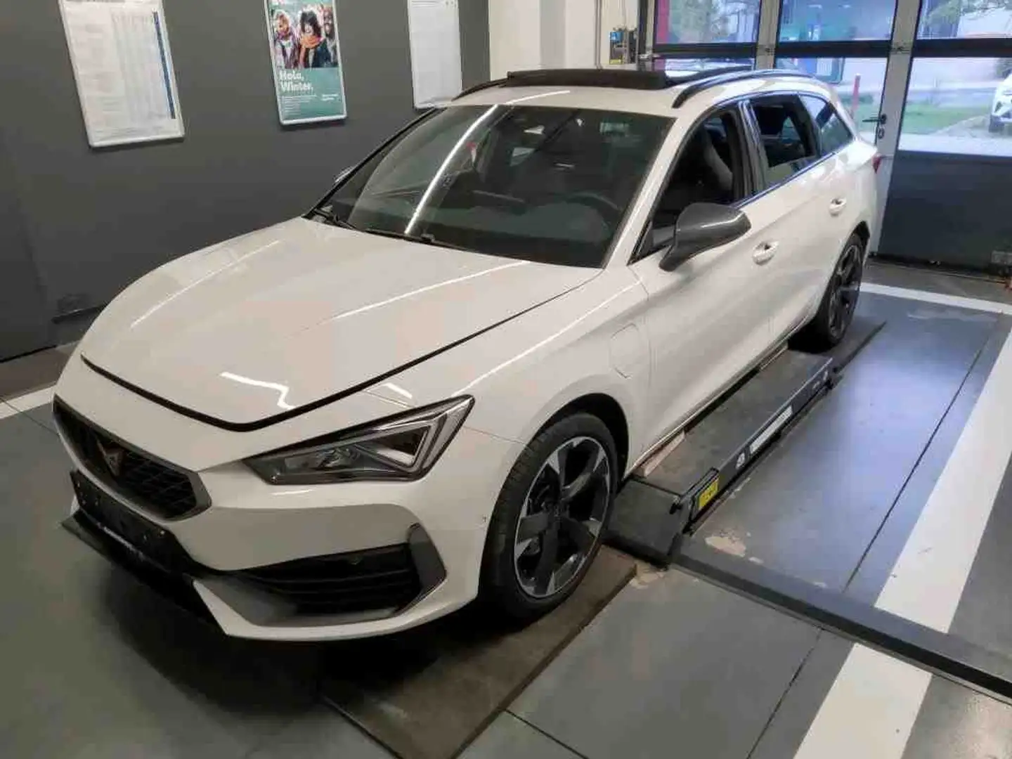 CUPRA Leon SP 1.4TSI e-HYBRID*NAVI*PANO*KAM*ACC*SHZ*18 Weiß - 2